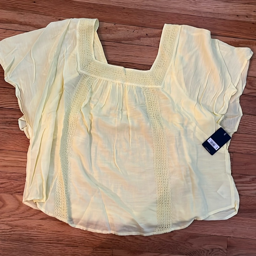 Woman’s Lucky Brand yellow top